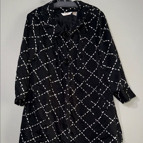 Chic Black Coat with White Grid Pattern - Picture 1 of 14